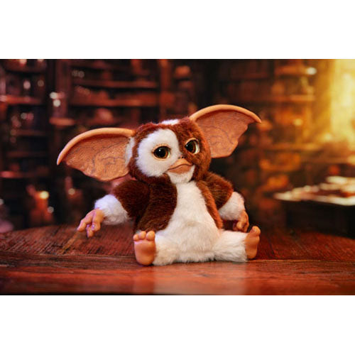 Gremlins Replica Mogwai box and Gizmo plush